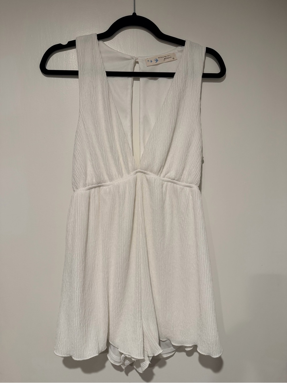 Women’s White V-Neck Textured Romper Size Medium